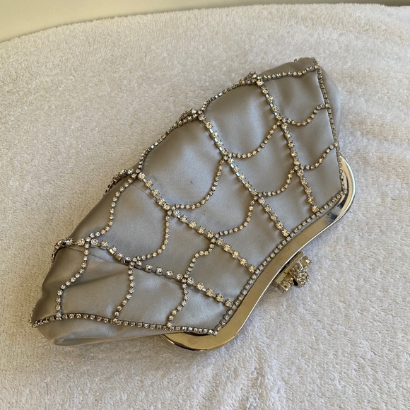 💋SOLD💋 Elegant Satin Clutch with crystals - Picture 5 of 14
